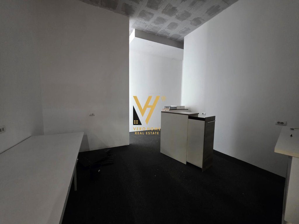 JEPET MAGAZINE 300 M2 ME QIRA TE CASA ITALIA 1.950 EURO 4