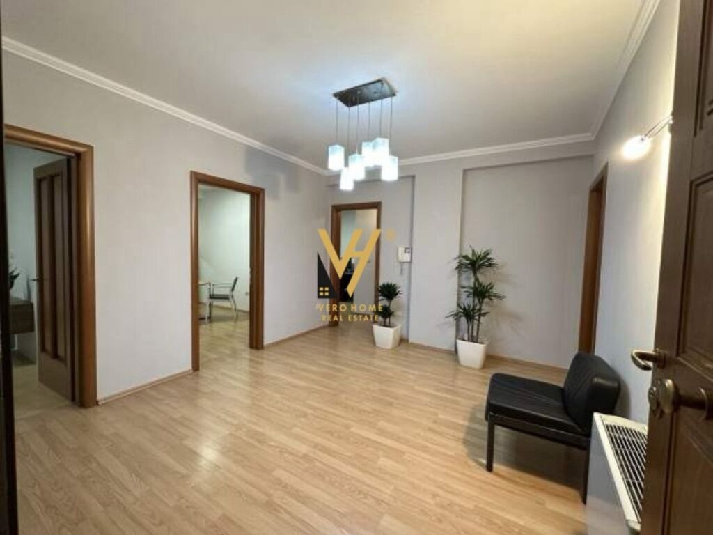 Jepet zyre me qera te Rruga Mine Peza 155 m2 3
