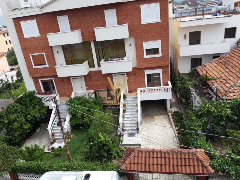 Shitet vile tre katshe te Liqeni i Thate 525 m2 3
