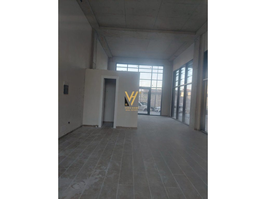 JEPET DYQAN 67 M2 ME QERA NE PORCELAN 1.200 EURO
