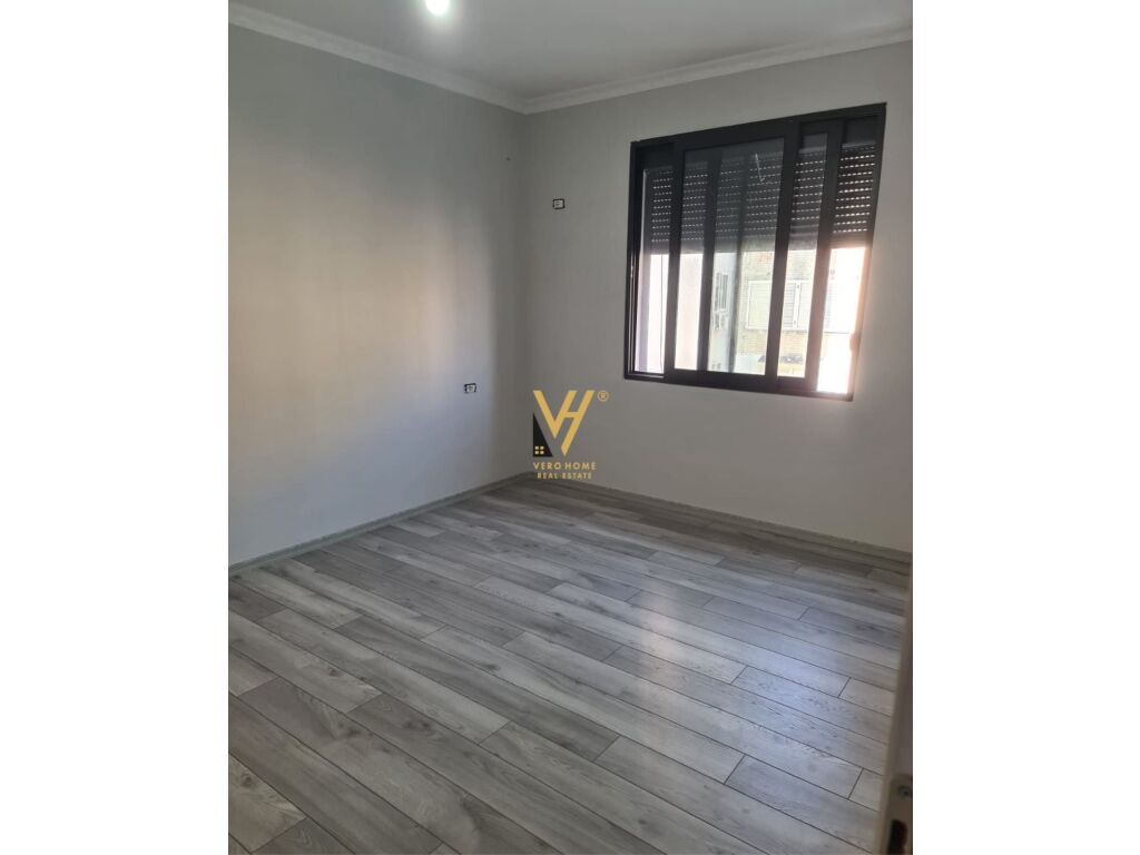 Shitet Apartament 1+1+ballkon te 21 Dhjetori 53 m2 2