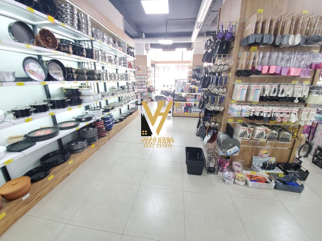 SHITET AMBIENT KOMERCIAL 413 M2 TE KOMUNA E PARISIT 1.600.000 EURO 2