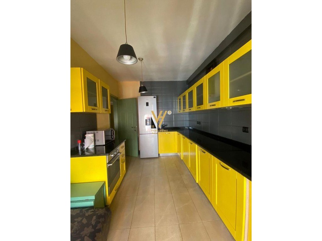 JEPET APARTAMENT 2+1+2 ME QERA TE RR.HOXHA TASIM 850 EURO 2