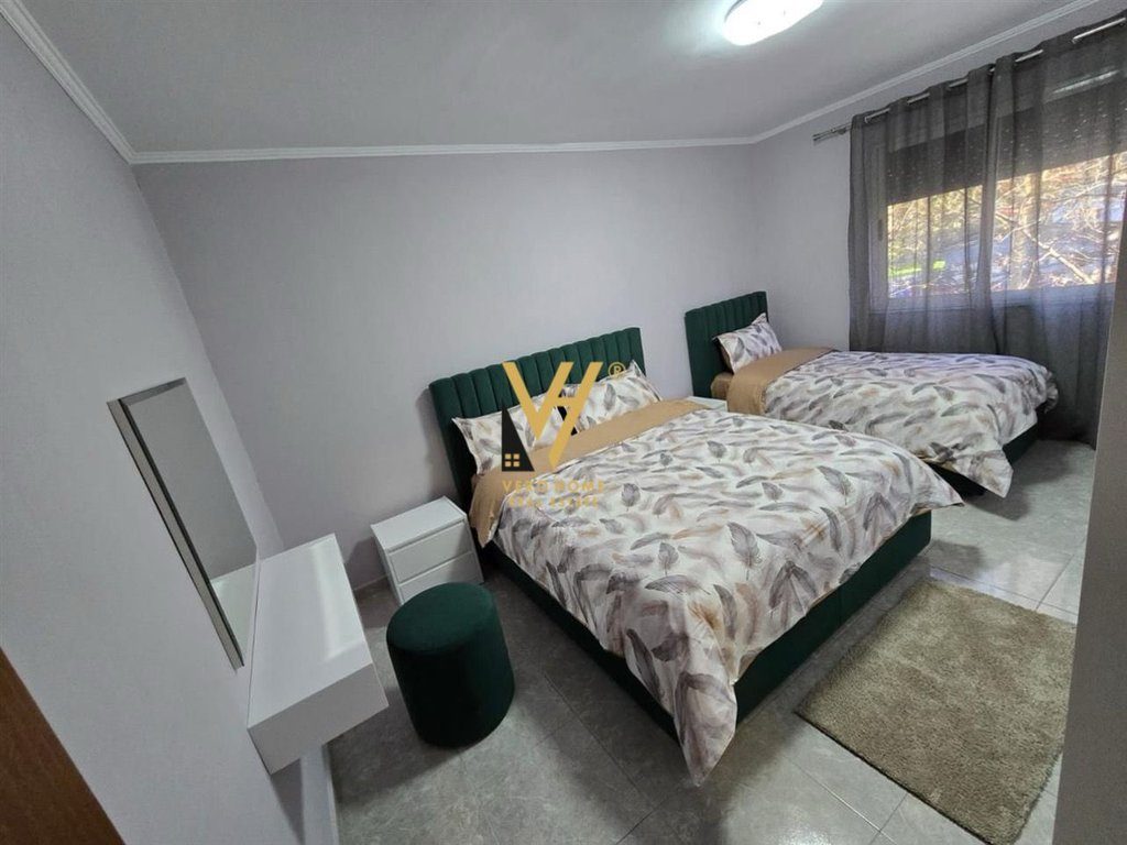 JEPET APARTAMENT 1+1 ME QERA NE SELITE 700 EURO 4