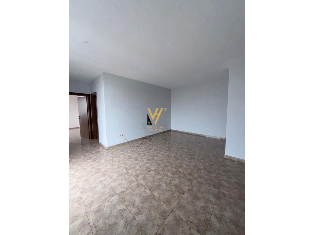 JEPET AMBIENT BIZNESI 78 M2 ME QERA TE ISH EKSPOZITA 50.000 LEKE 3