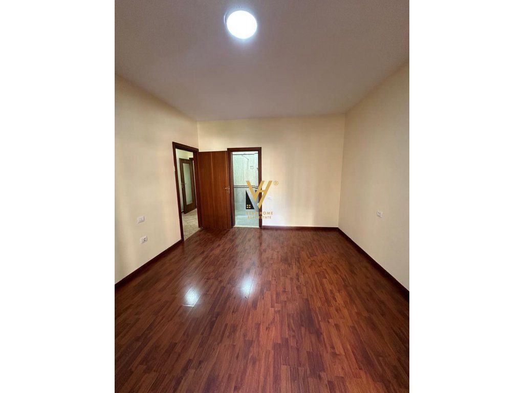 JEPET ZYRE 118 M2 ME QIRA TE KOMUNA E PARISIT 75.000 LEKE