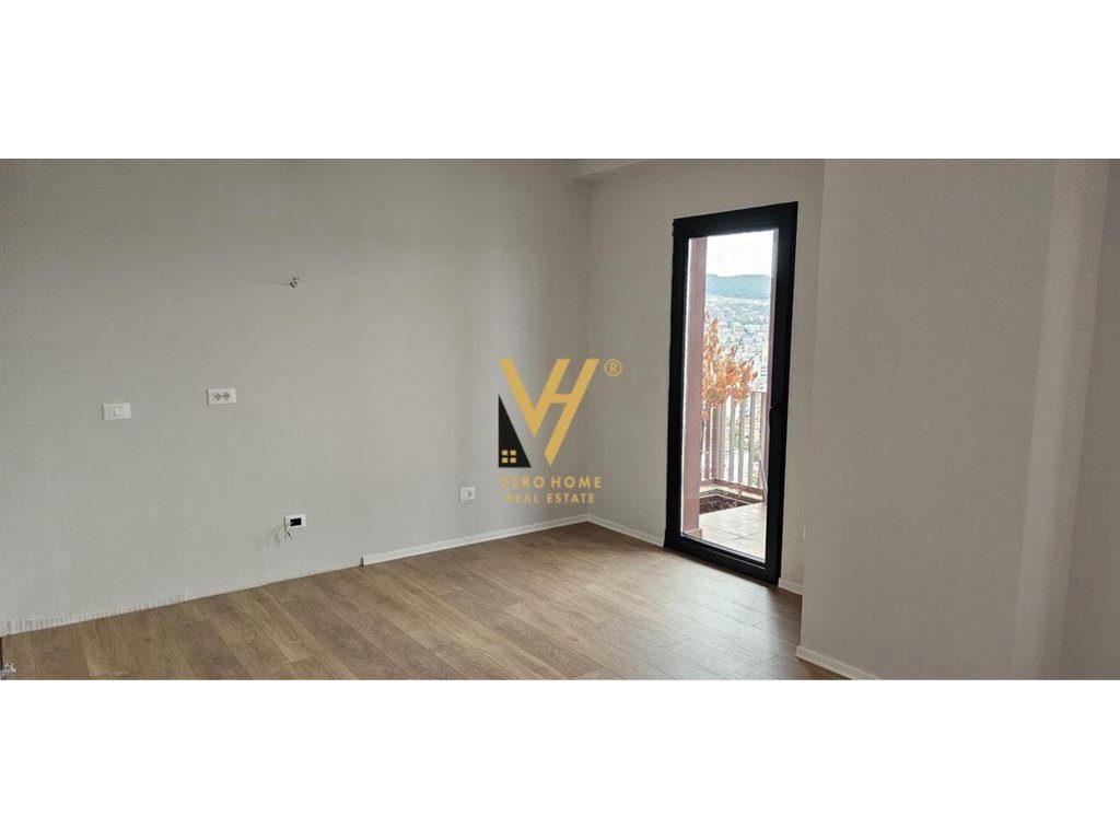 JEPET ZYRE 160 M2 ME QERA TE GARDEN BUILDING, RR.KAVAJES 2.400 EURO 3