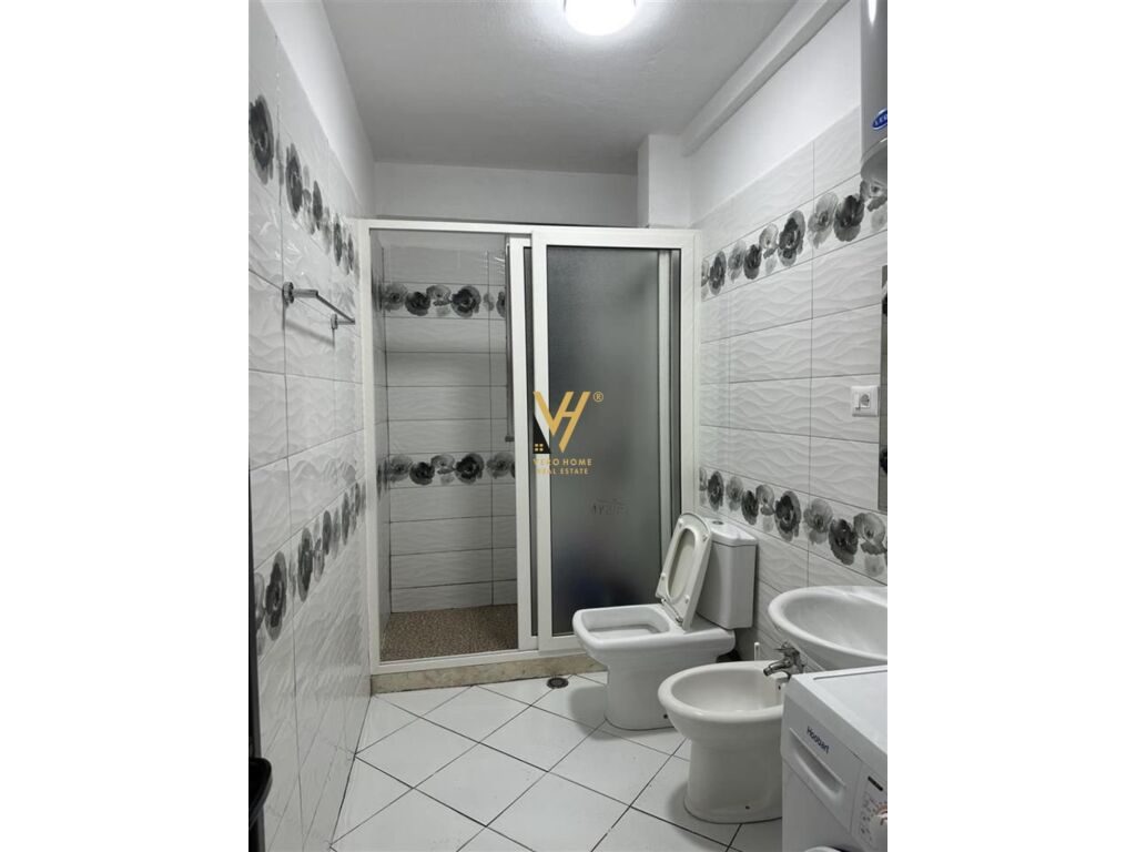 Jepet Apartament 2+1+ballkon te Xhamia e Tabakve 99 m2 4