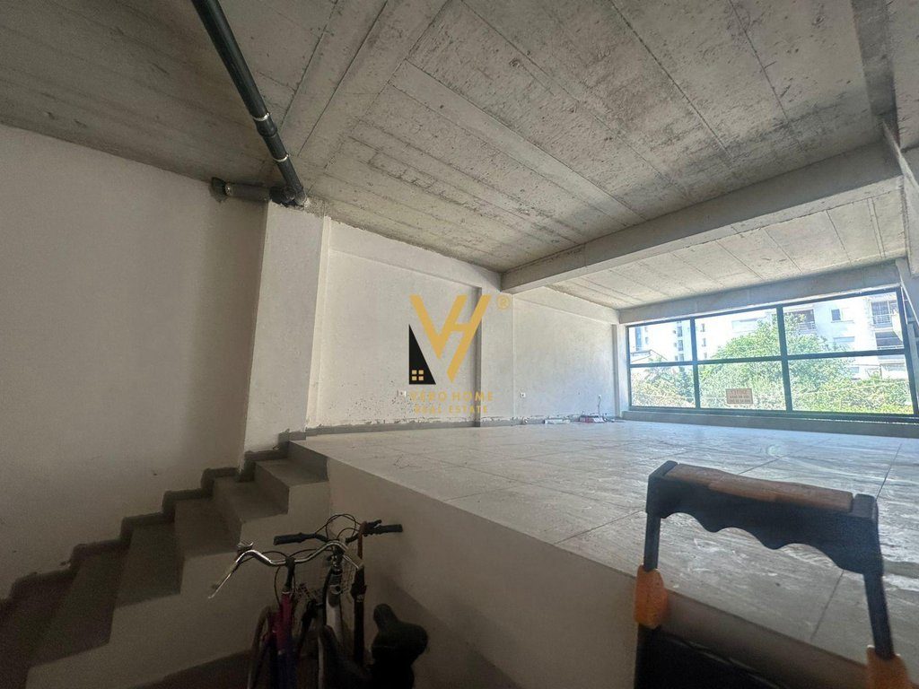 JEPET AMBIENT BIZNESI 160M2 ME QERA TE SHKOLLA E KUQE 2.000 EURO 2