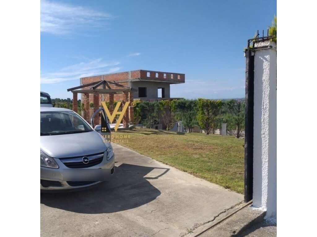 Shitet Vile dy kateshe edhe Truall ne Ndroq 228 m2