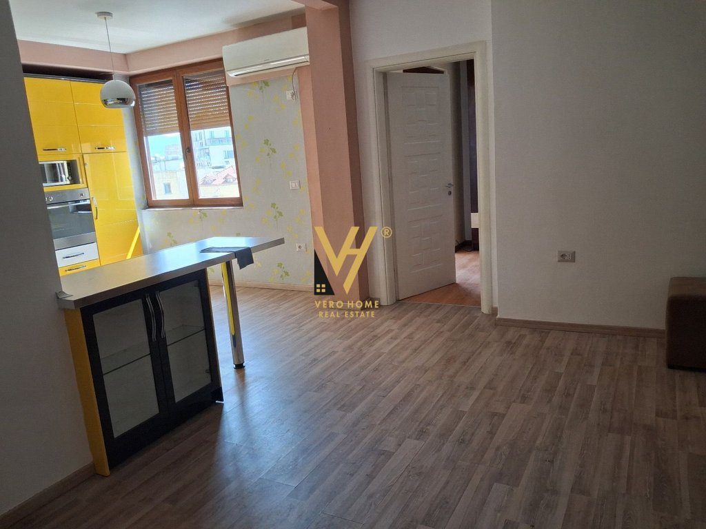 JEPET APARTAMENT 1+1+BLK ME QERA NE QENDER 600 EURO 4