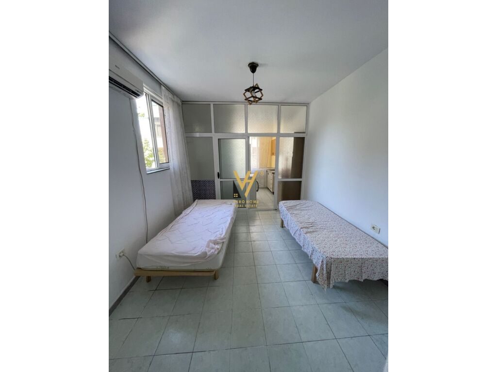 Jepet Apartament 2+1+ballkon me qera te Petro Nini Luarasi , Bllok 72 m2 4