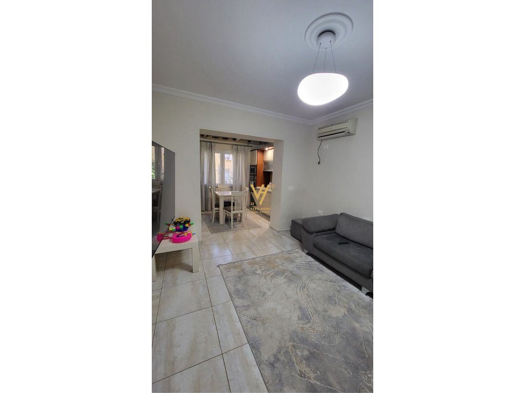 JEPET APARTAMENT 2+1 ME QIRA TE RRUGA E ELBASANIT 700 EURO