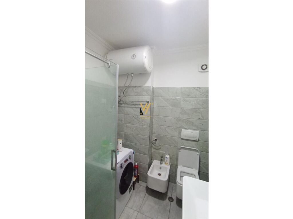 Jepet Apartament 2+1+ballkon me qera te Unaza e Re 90 m2 2