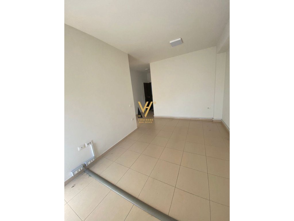 JEPET AMBIENT 68 M2 ME QIRA TE RRUGA E KOSOVAREVE 750 EURO 2