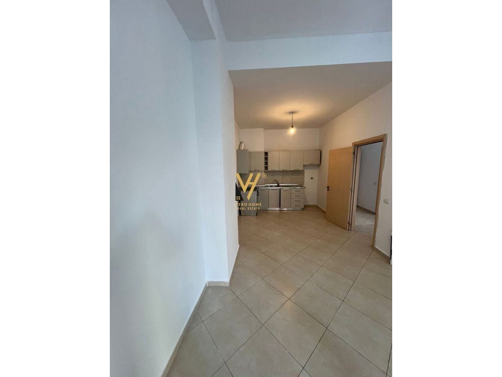 JEPET ZYRE 70 M2 ME QERA TEK UNAZA E RE 40.000 LEKE 3