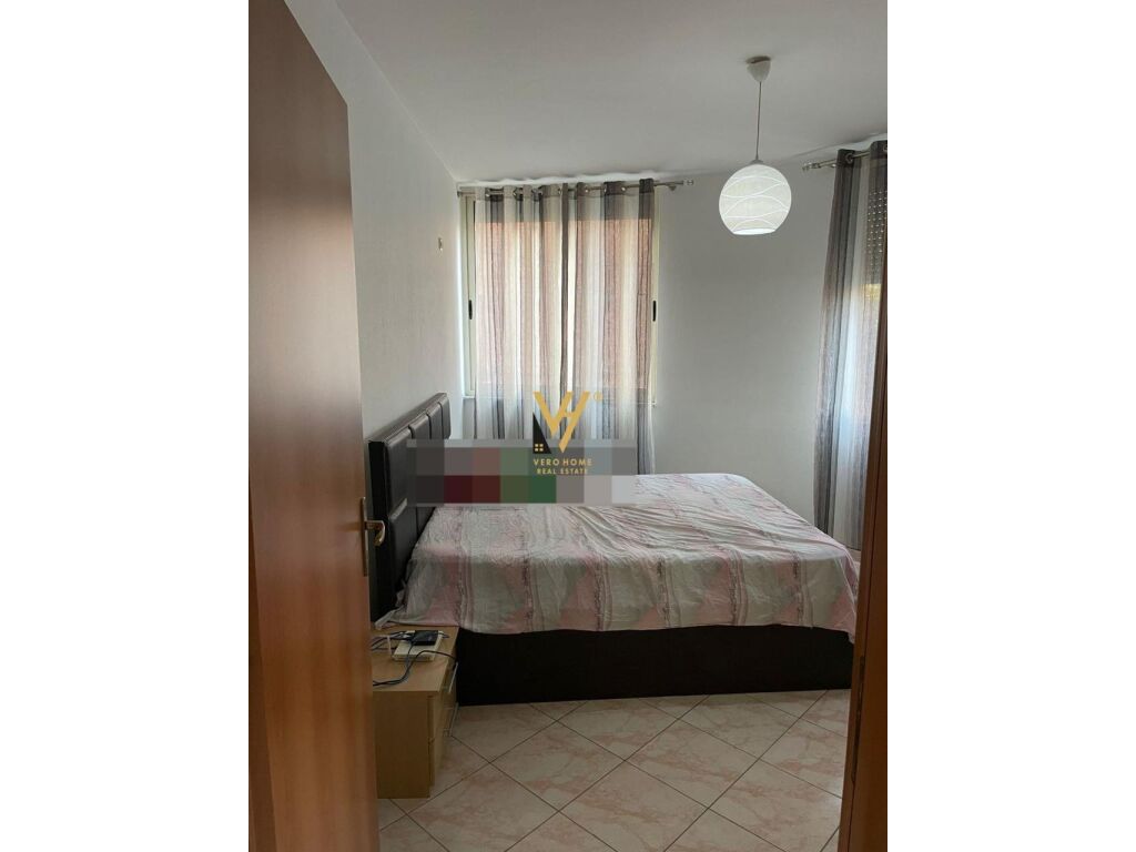 Jepet Apartament 2+1+ballkon me qera te Pazari i Ri 90 m2 3