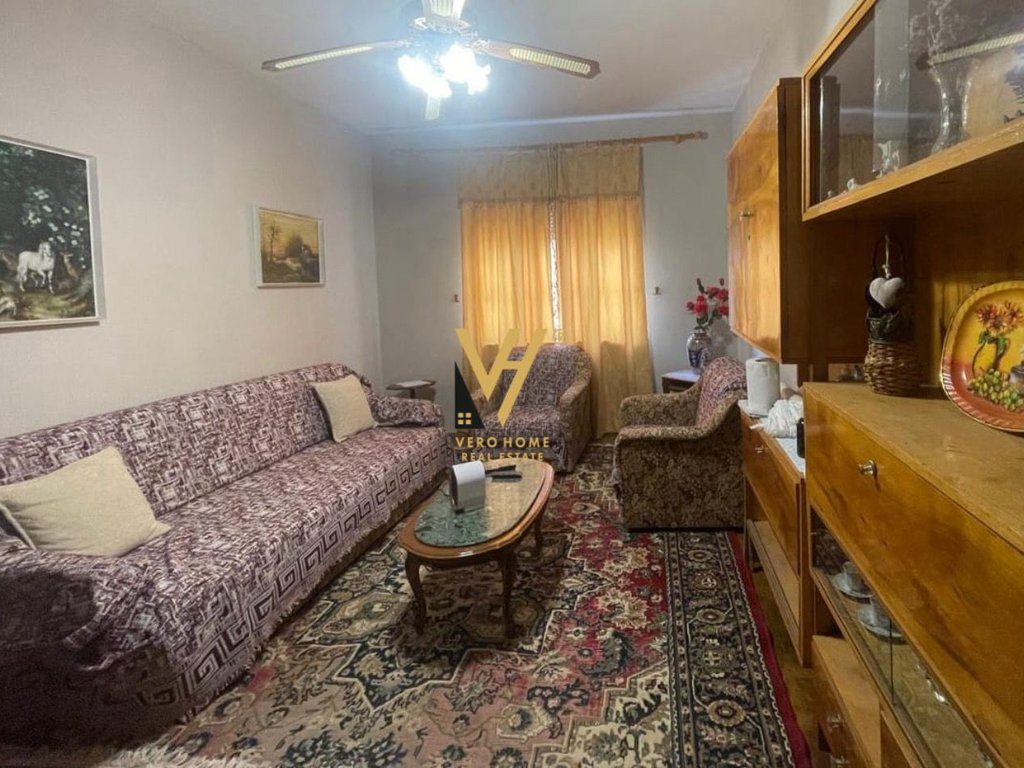 JEPET APARTAMENT 1+1+ANEKS ME QERA TE RRUGA FERIT XHAJKO 55.000 LEKE