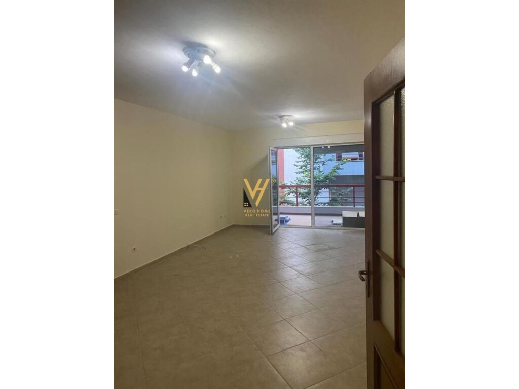 Shitet apartament 3+1+2 te Kompleksi Kolombo, Liqeni i Thate 140 m2 2