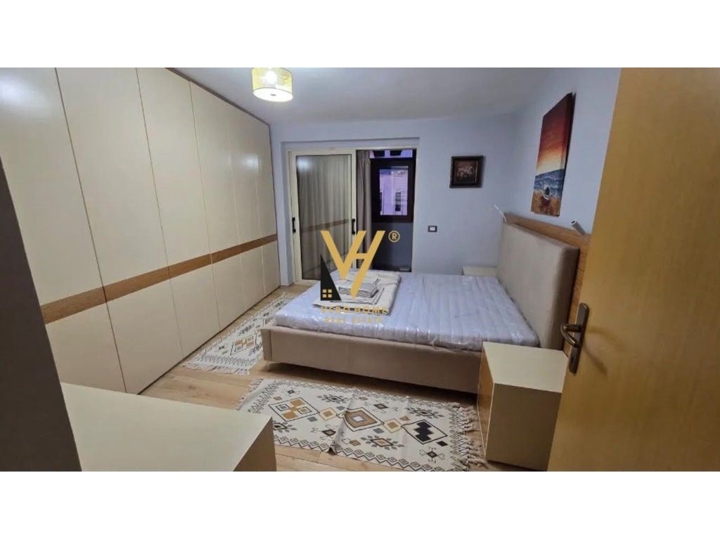 JEPET APARTAMENT 3+1+2 ME QERA NE QENDER 900 EURO 4