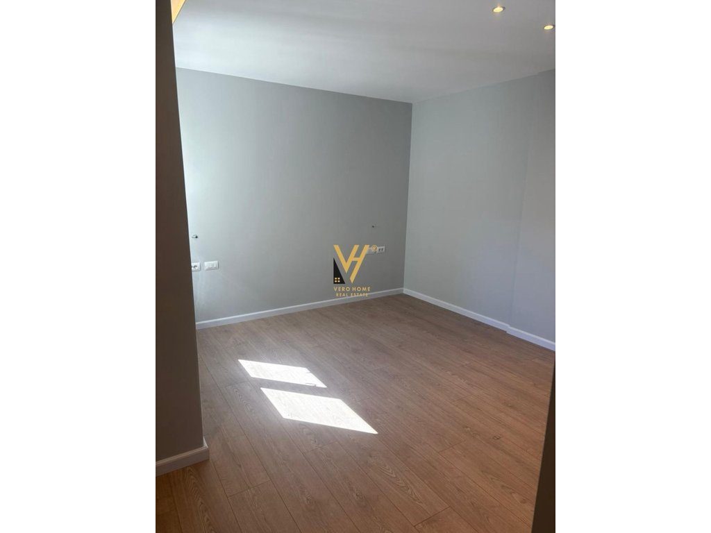 JEPET ZYRE 120 M2 ME QIRA TE KIKA 2, KOMUNA E PARISIT 130.000 LEKE 2