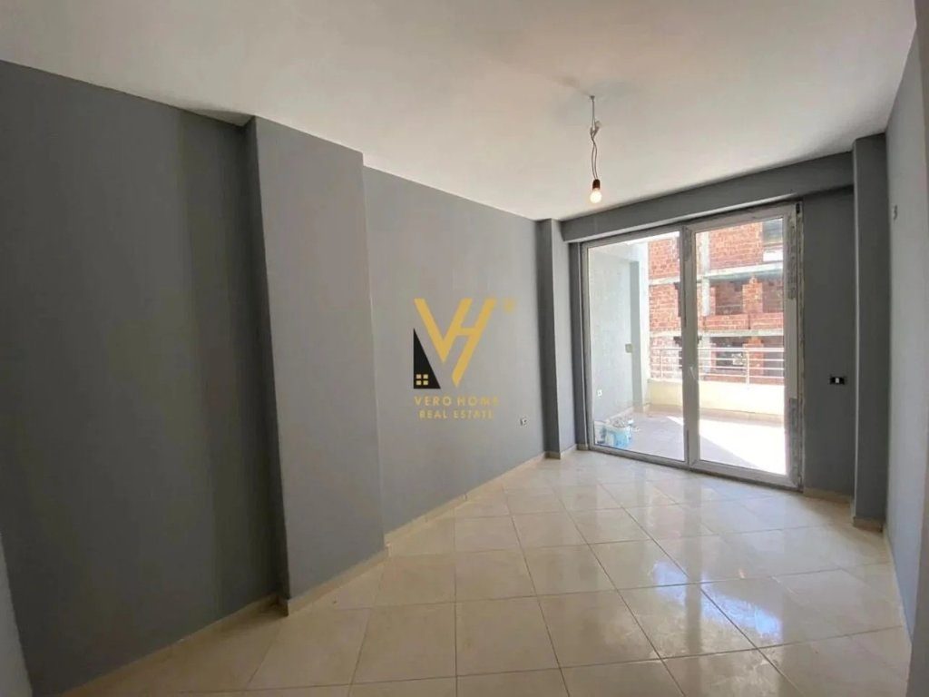 SHITET APARTAMENT 2+1+2 TE KOPSHTI BOTANIK 215.000 EURO 2