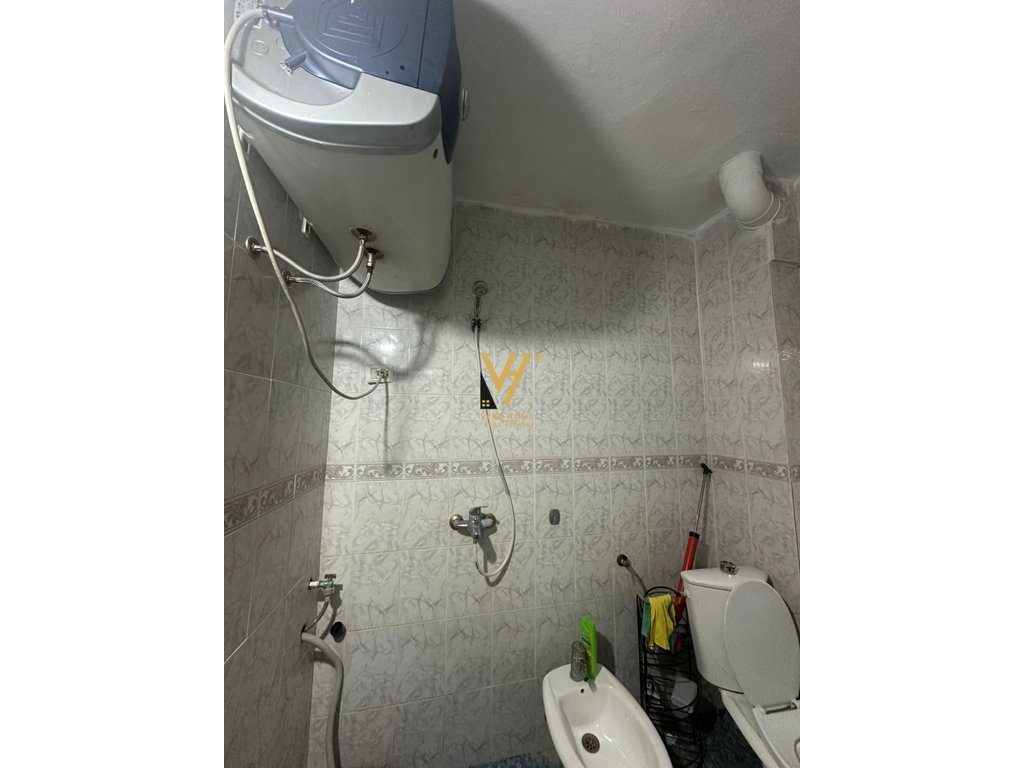 JEPET APARTAMENT 1+1 ME QERA TE PALLATI ME SHIGJETA 45.000 LEKE 4