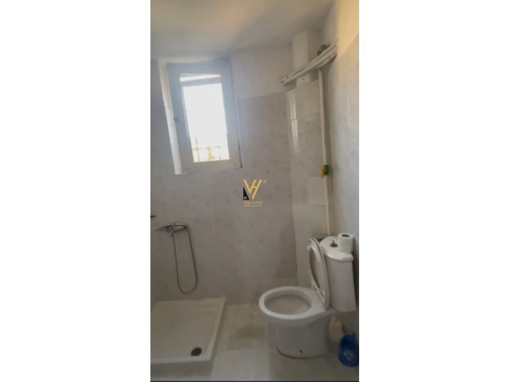JEPET APARTAMENT 2+1 ME QERA TE FERIT XHAJKO 45.000 LEKE 4