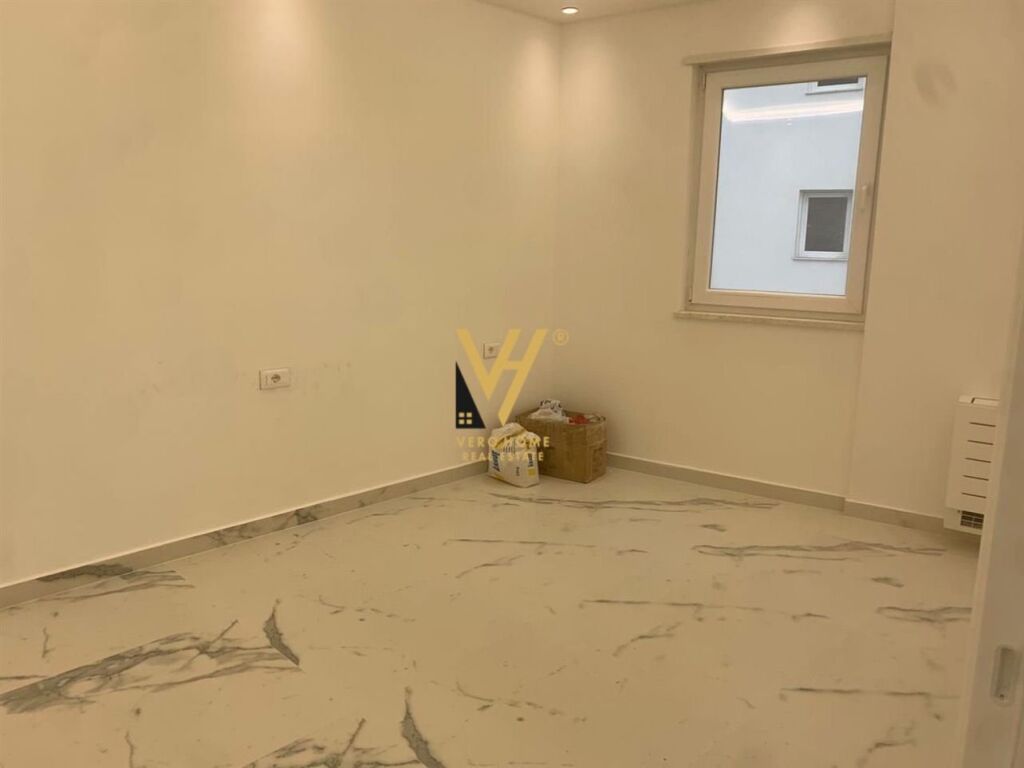 Jepet Zyre me qera te Rruga Mine Peza 106 m2