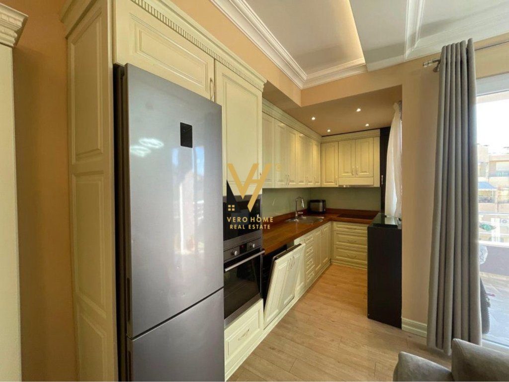 JEPET APARTAMENT 3+1+BLK ME QIRA TE LIQENI I THATE 1.000 EURO 2