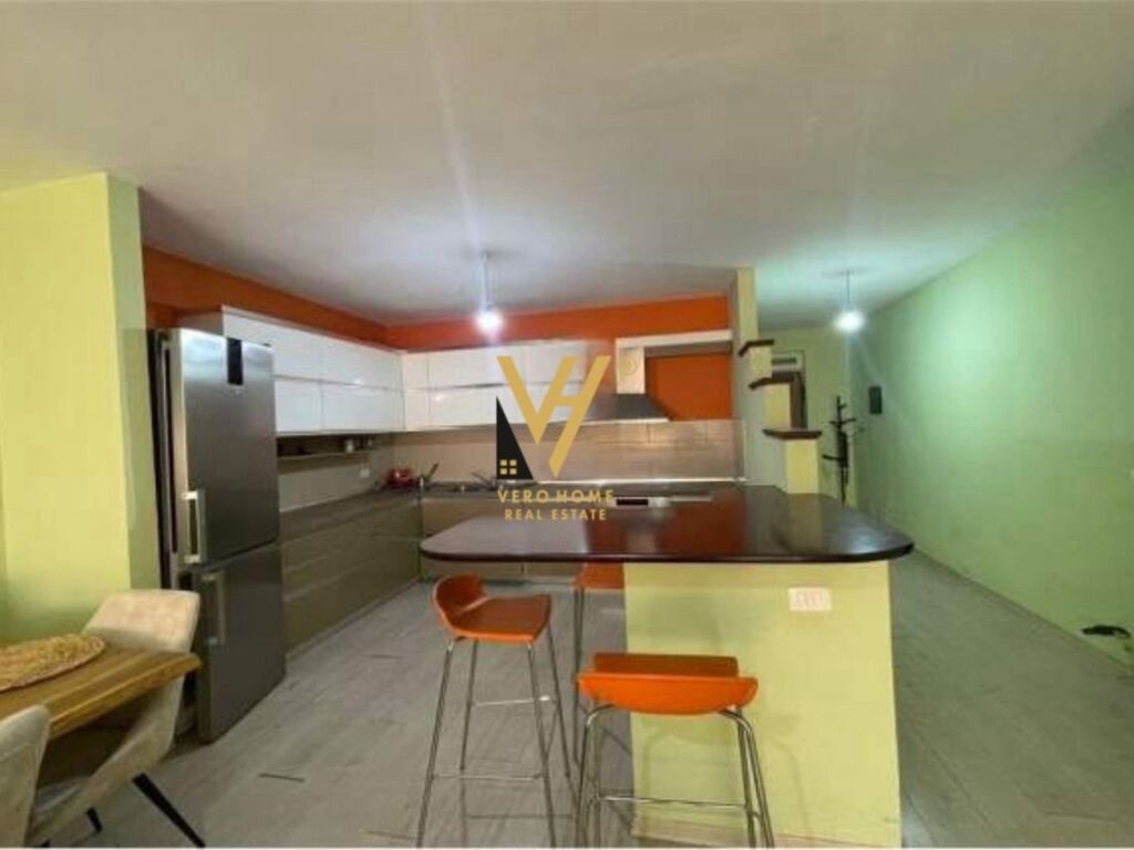 Jepet Apartament 2+1+ballkon me qera te Rruga Frosina Plaku 112 m2 3