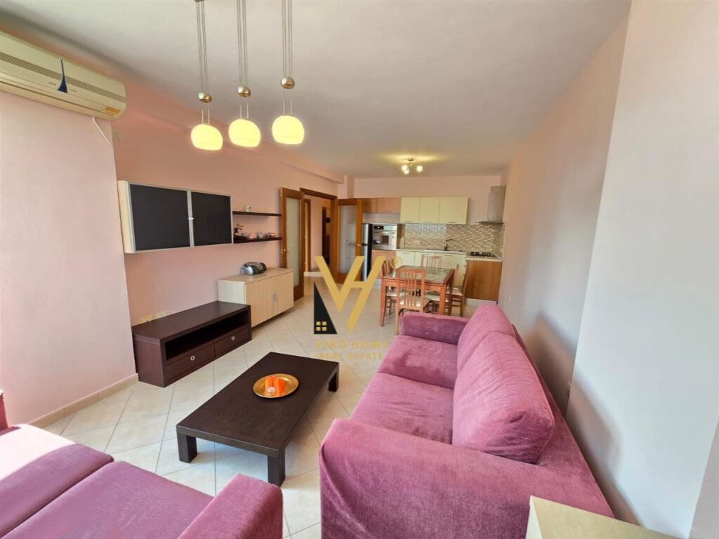 Jepet Apartament 2+1+2 me qera te Pazari I Ri 100 m2