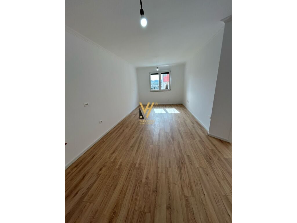 Shitet Apartament 1+1+ballkon te Rruga e Elbasanit 70 m2