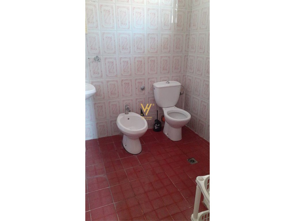 JEPET APARTAMENT 3+1 ME QERA TE RR.4 DESHMORET 70.000 LEKE 3