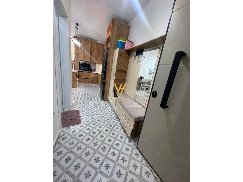 JEPET APARTAMENT 1+1+BLK ME QERA YZBERISHT 45.000 LEKE 4