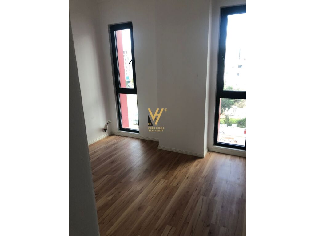 Jepet Zyre me qera te Kompleksi Arlis, Rruga e Dibres 130 m2 2