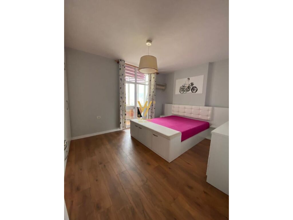 Jepet Apartament 2+1+2+ballkon me qera te Ish Ekspozita Sot 125 m2 3