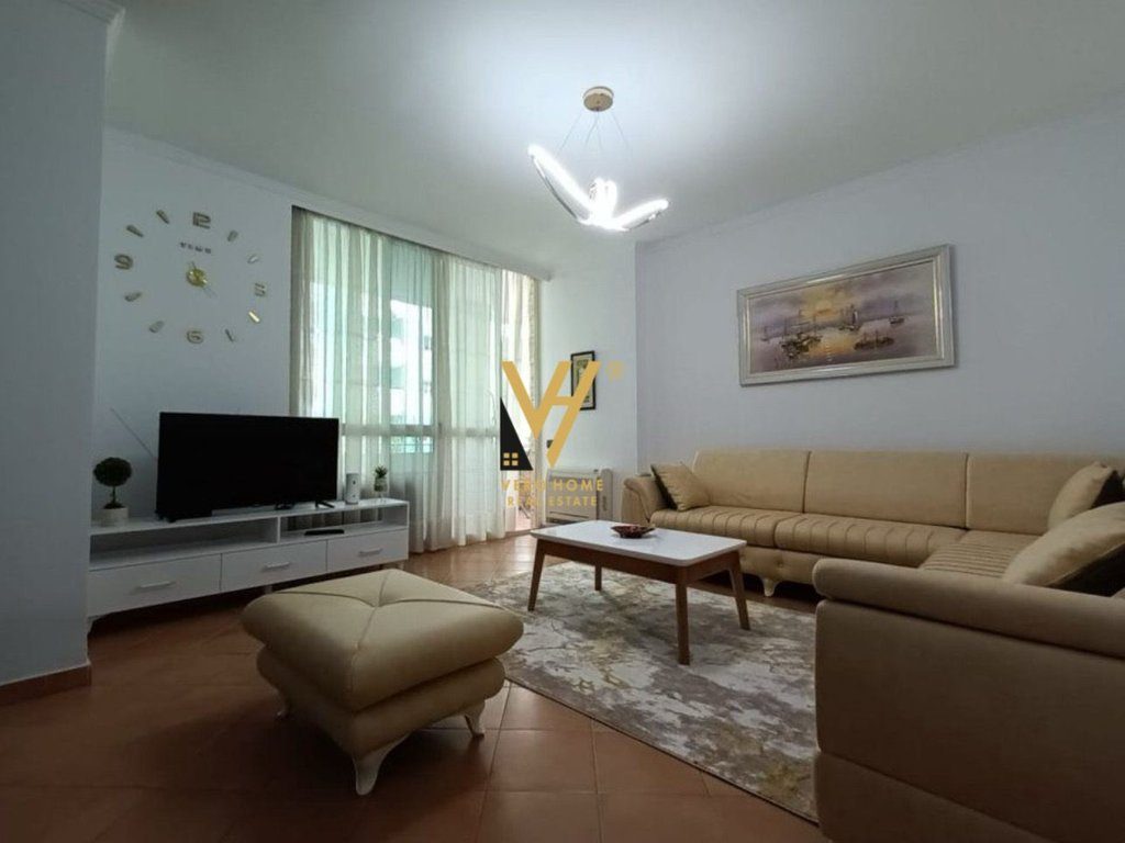 JEPET APARTAMENT 3+1+BLK ME QERA TE KOMUNA E PARISIT 900 EURO