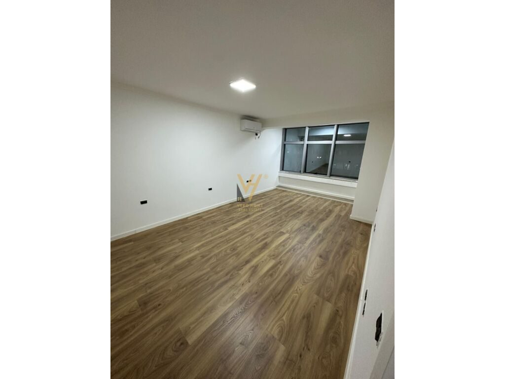 Jepet zyre me qera tek 21 Dhjetori 80 m2