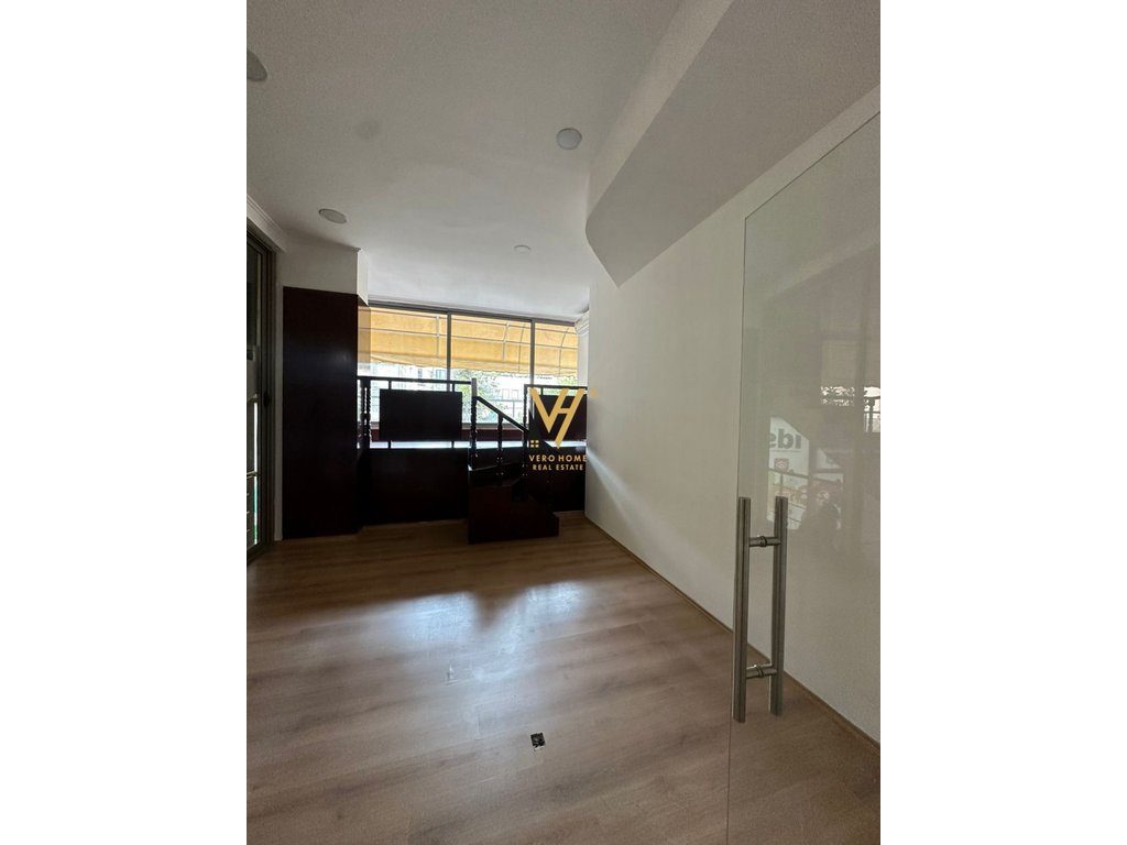 JEPET AMBIENT BIZNESI 65 M2 ME QIRA NE QENDER 110.000 LEKE 2