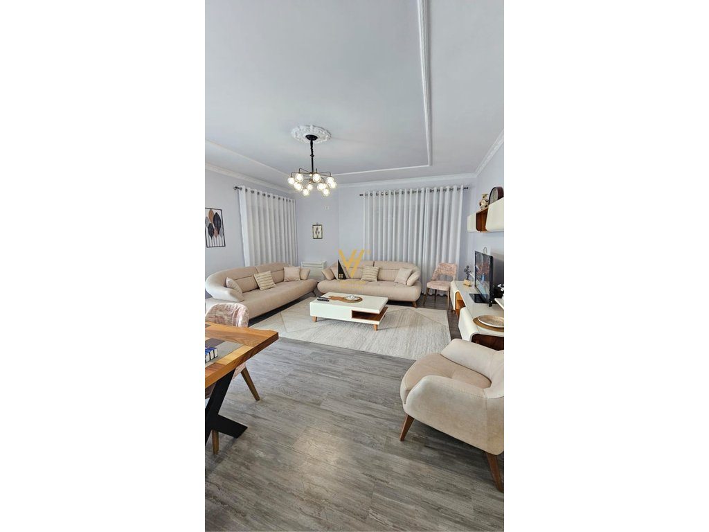 JEPET APARTAMENT 3+1+VERANDE ME QERA TE LIQENI I THATE 1.500 EURO