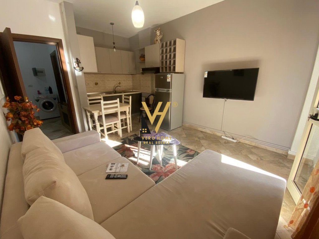 JEPET APARTAMENT 1+1 ME QIRA TE KRISTAL CENTER 58.000 LEKE 2