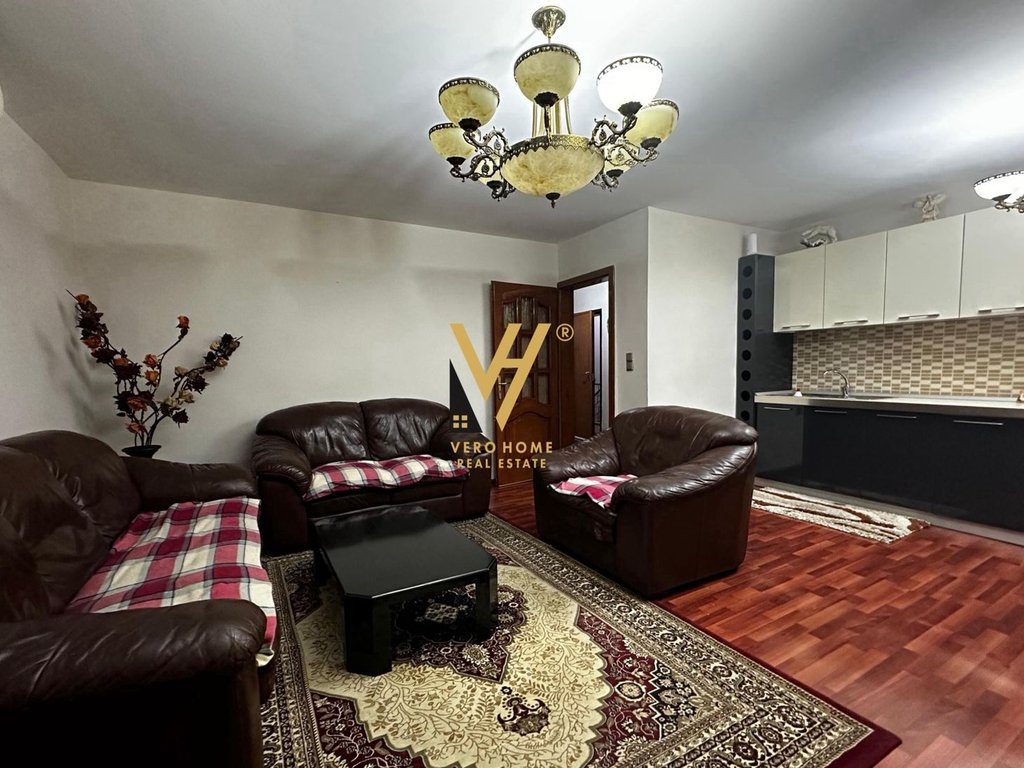 JEPET APARTAMENT 2+1 ME QERA TE RRUGA FORTUZI 700 EURO