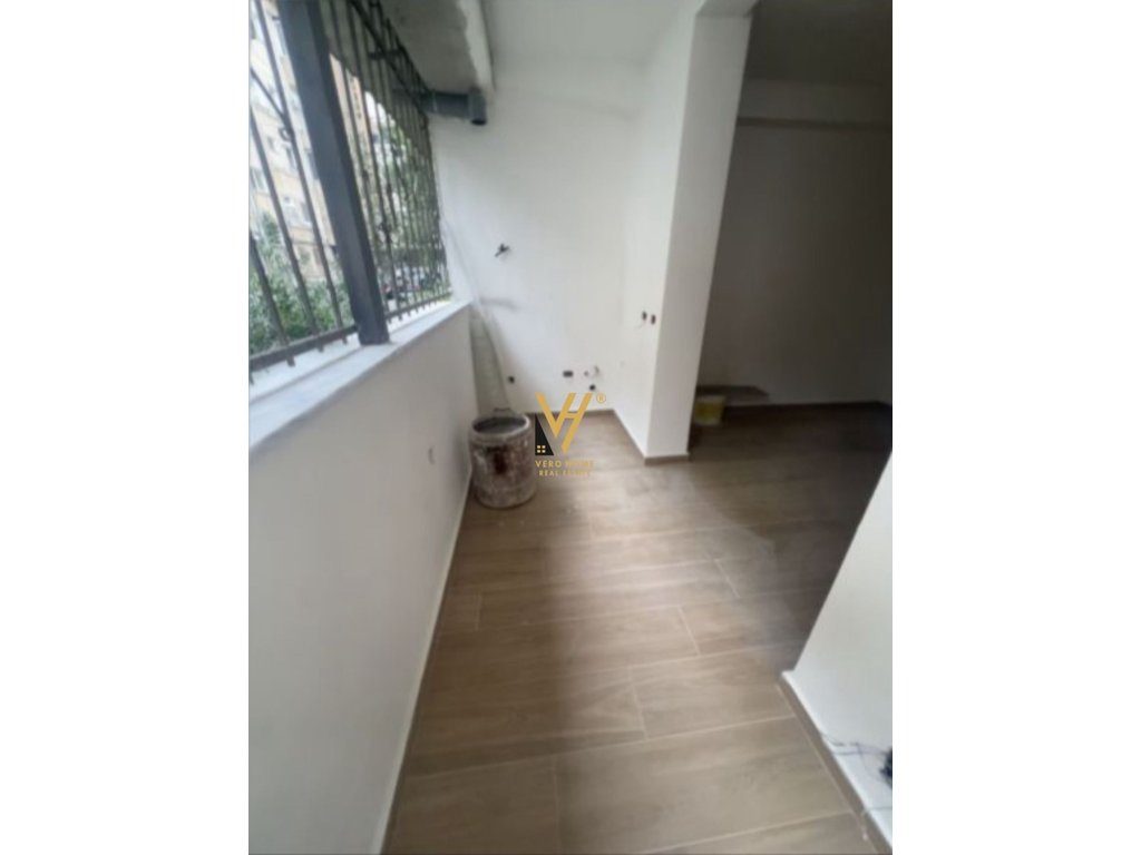 JEPET AMBIENT BIZNESI ME QERA SHESHI WILLSON 600 EURO 3