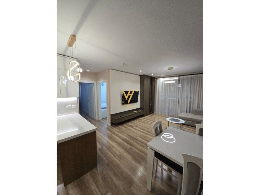 JEPET APARTAMENT 2+1 ME QERA TEK PALLATET ÇABEJ YZBERISHT 60.000 LEKE 2