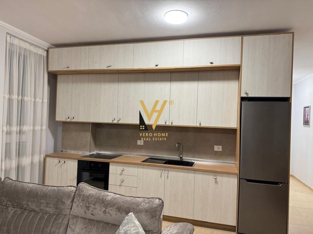 JEPET APARTAMENT 3+1+2 ME QERA TEK USLUGA, STACIONI I TRENIT 100.000 LEKE 2