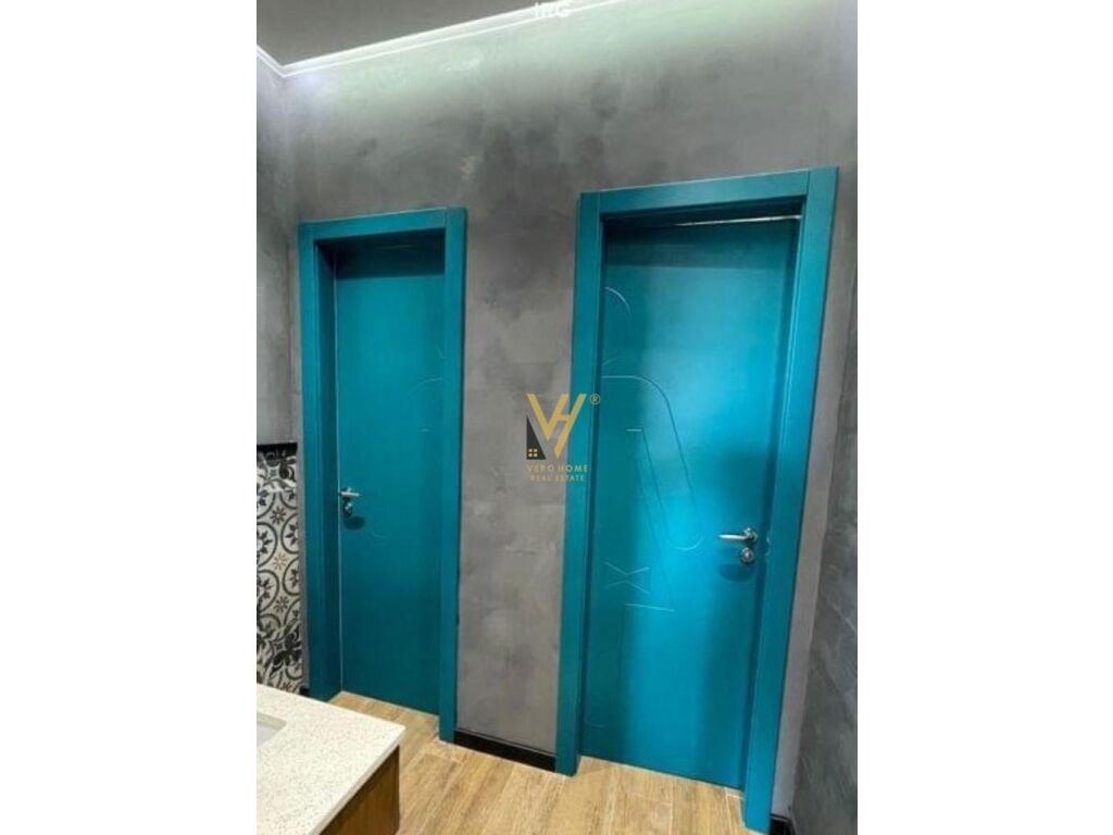 Jepet zyre me qera ne Bllok 220 m2 2