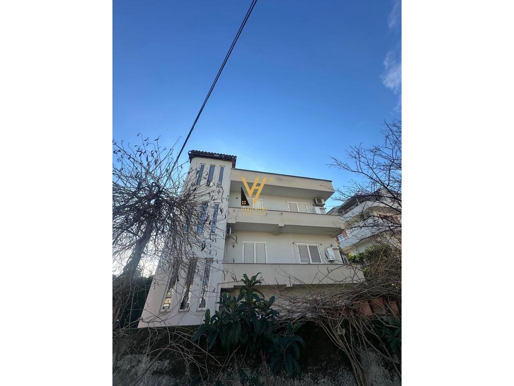 JEPET GODINE BIZNESI 3 KATESHE ME QIRA TE RRUGA ELBASANIT 4.500 EURO