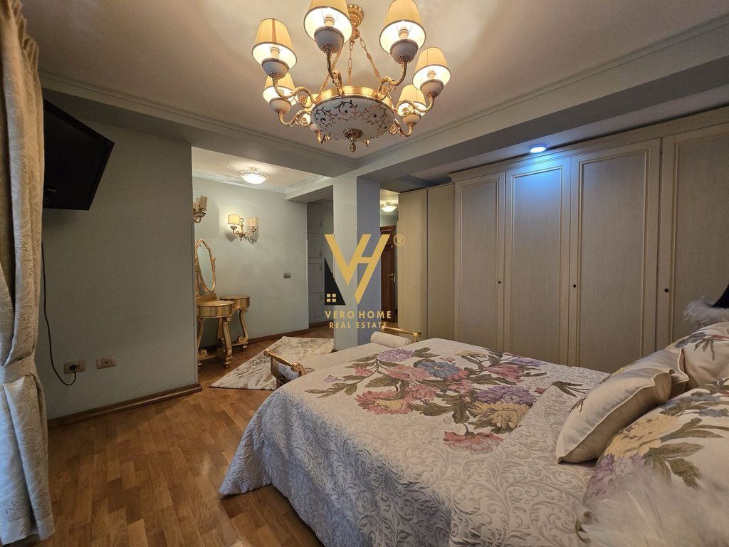 SHITET APARTAMENT 4+1+2 BLK TE BLV.ZOGU I PARE 600.000 EURO 3