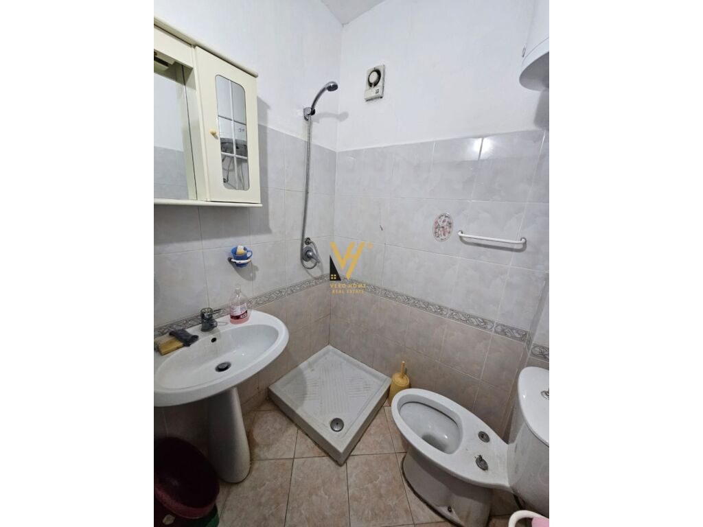 Shitet Apartament 1+1+ballkon ne Durres, Hotel Adriatik 45 m2 2